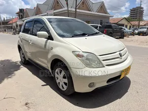 Toyota IST 2004 White