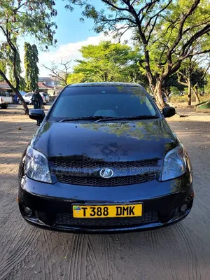 Toyota IST 2005