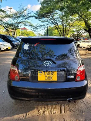 Toyota IST 2005