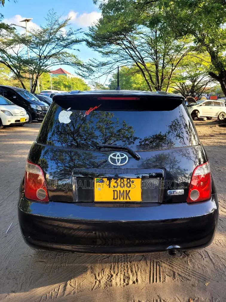Toyota IST 2005
