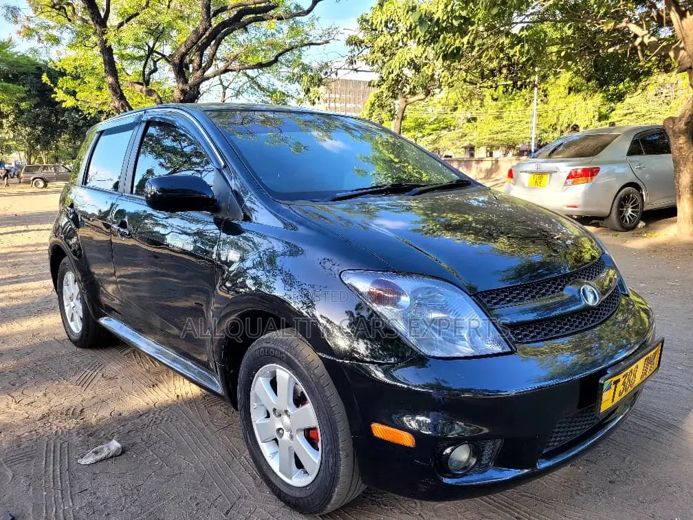 Toyota IST 2005