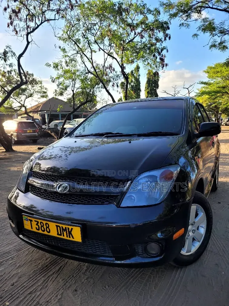 Toyota IST 2005