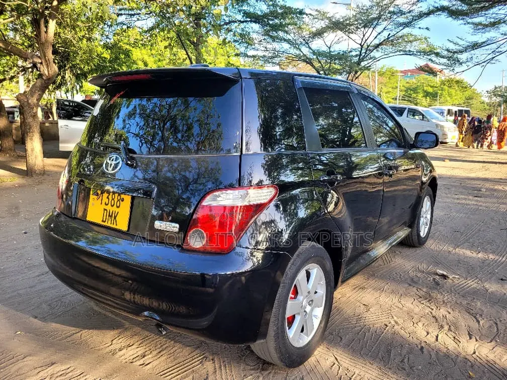 Toyota IST 2005