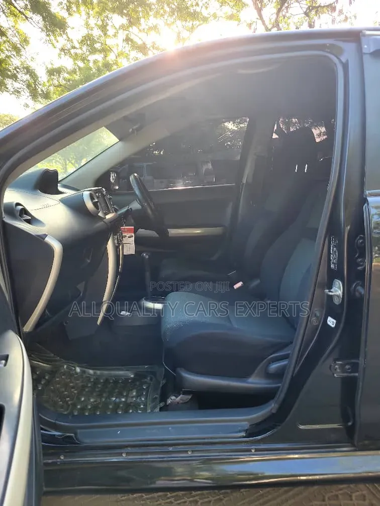 Toyota IST 2005