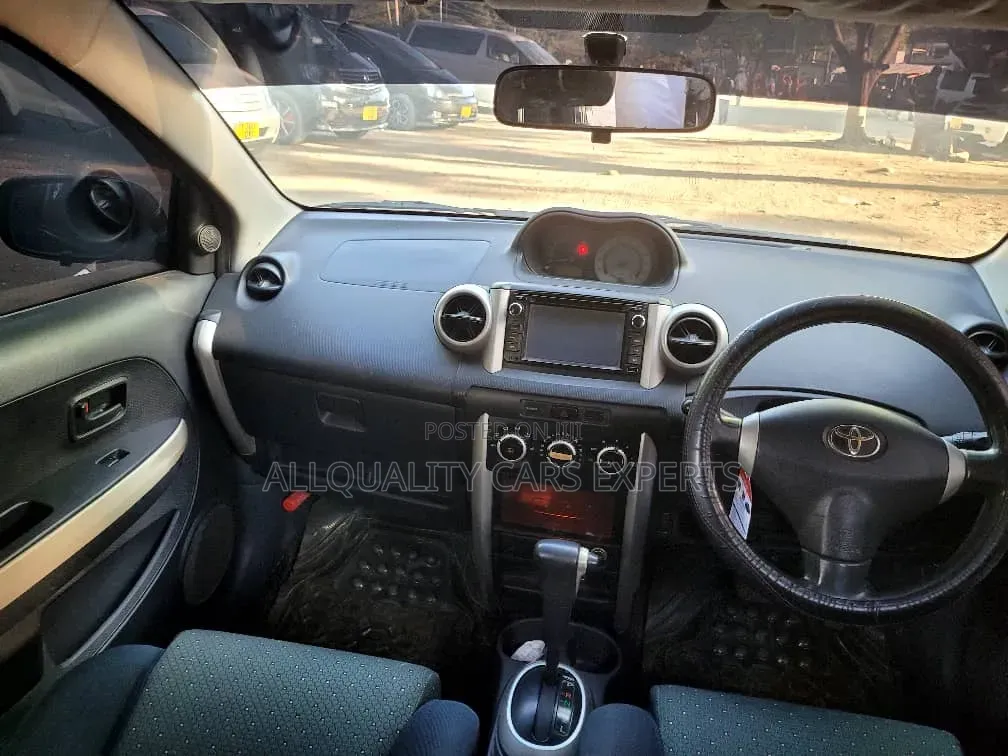 Toyota IST 2005