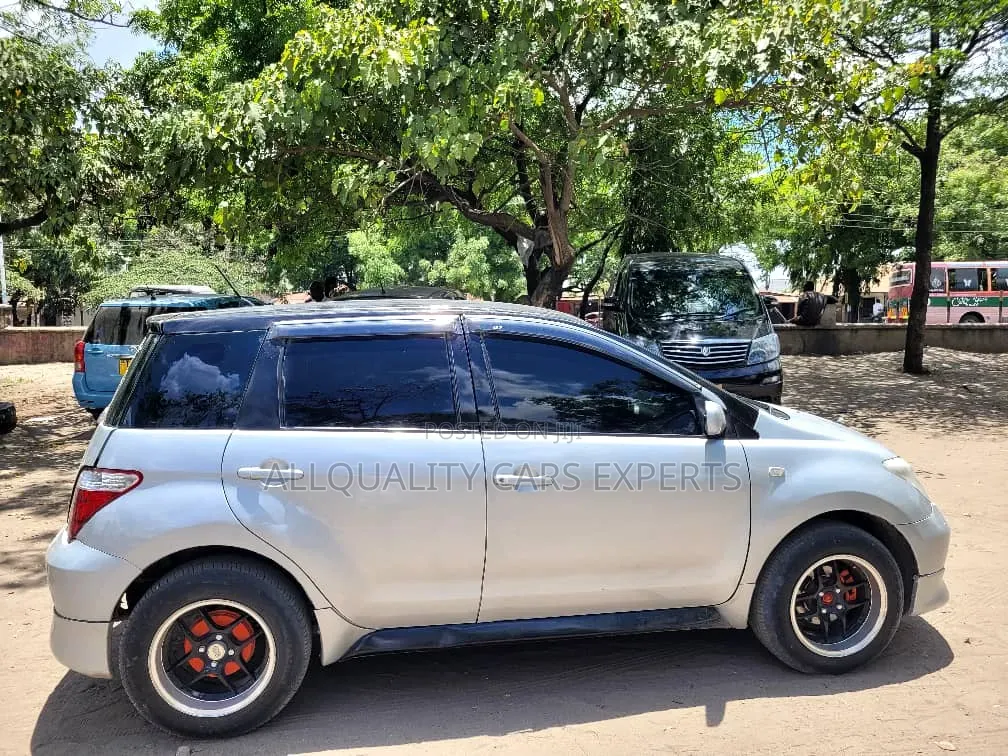 Toyota IST 2004