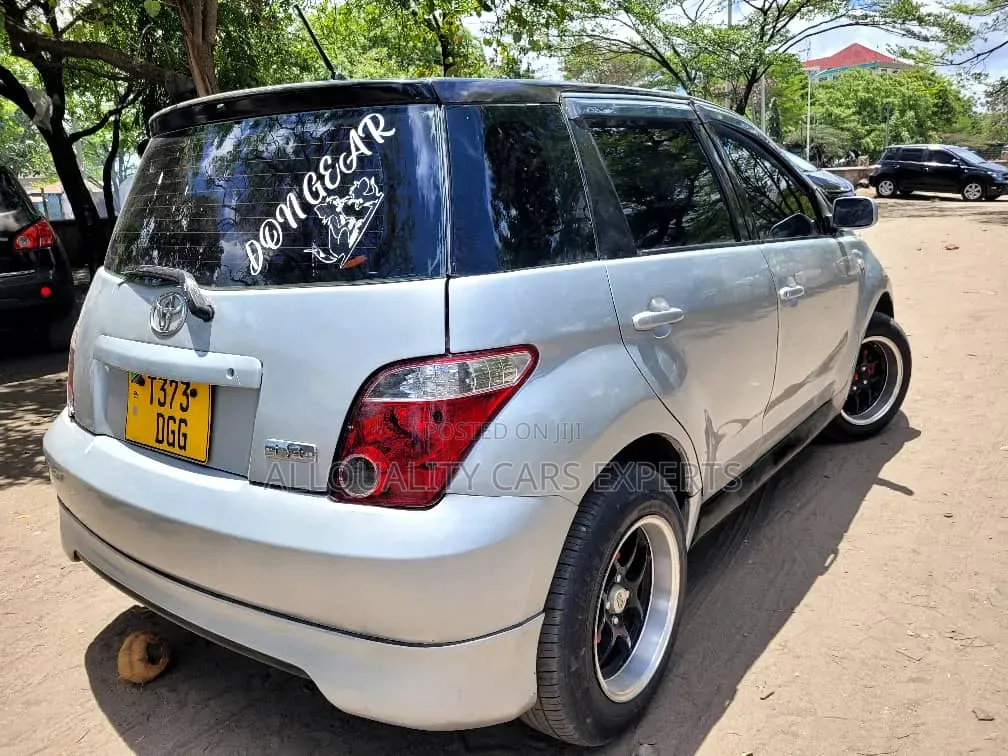 Toyota IST 2004