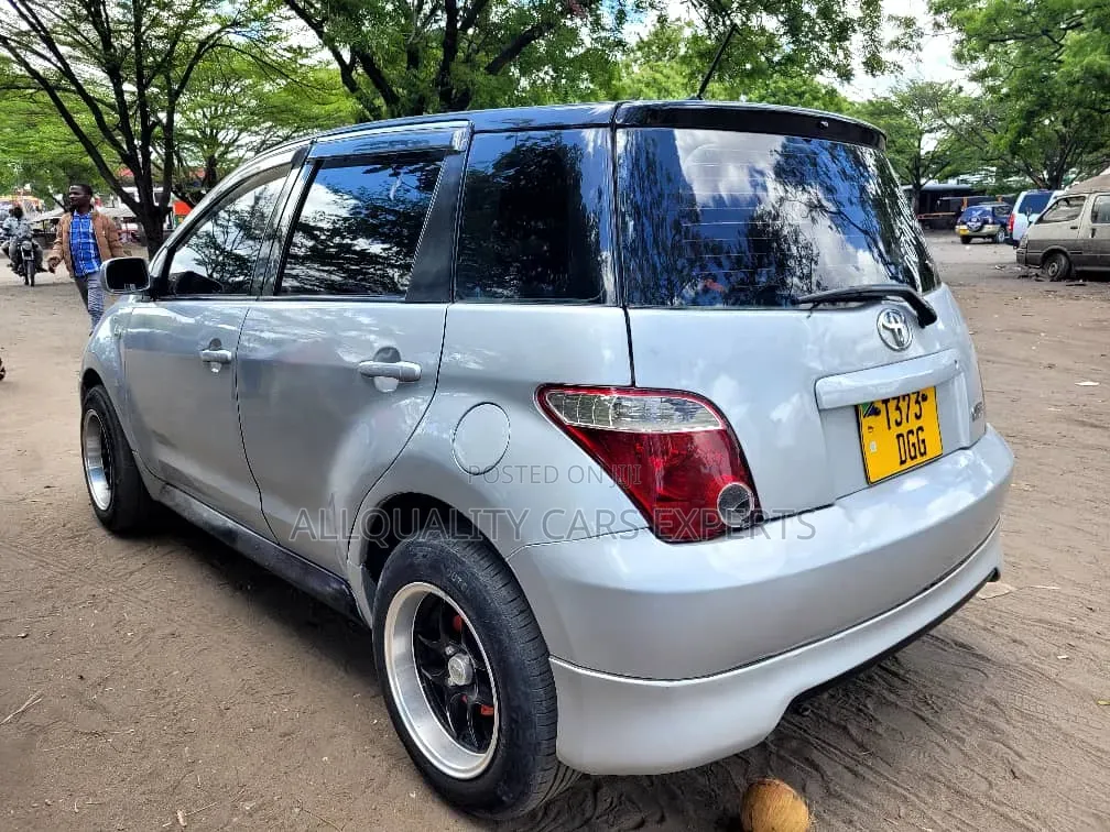 Toyota IST 2004