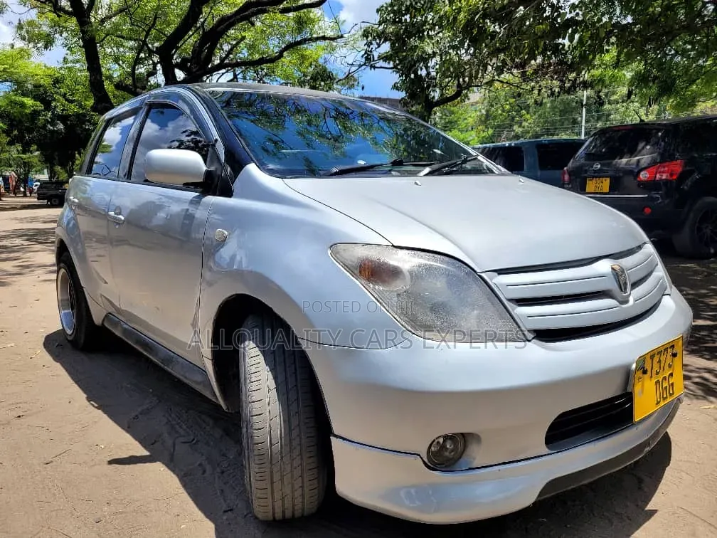 Toyota IST 2004