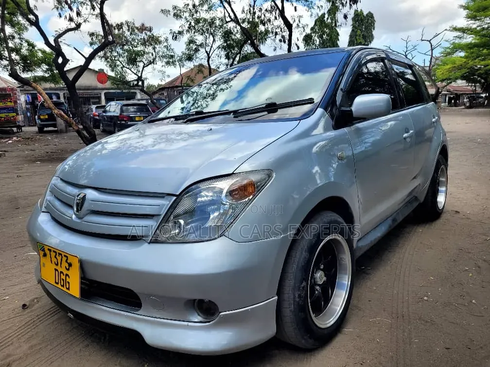 Toyota IST 2004
