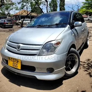 Toyota IST 2004