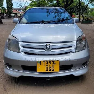 Toyota IST 2004