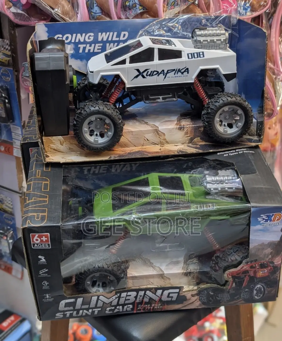 Xudapika Climbing Stunt Car, a Cybertruck-Style 4WD Remote-Control Toy