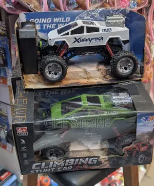 Xudapika Climbing Stunt Car, a Cybertruck-Style 4WD Remote-Control Toy