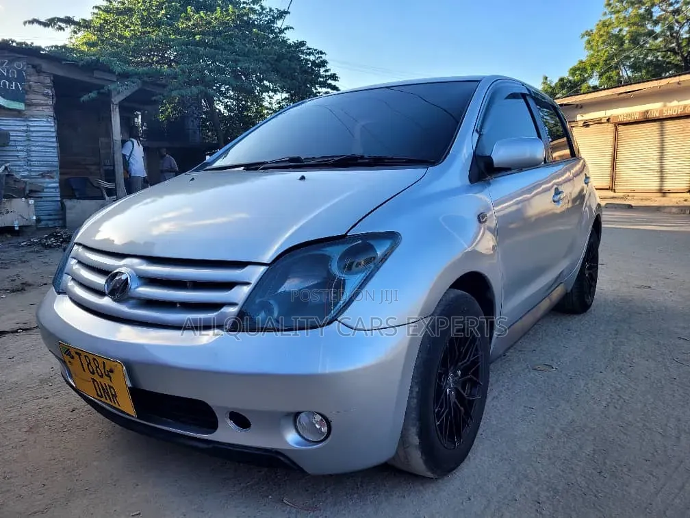 Toyota IST 2006