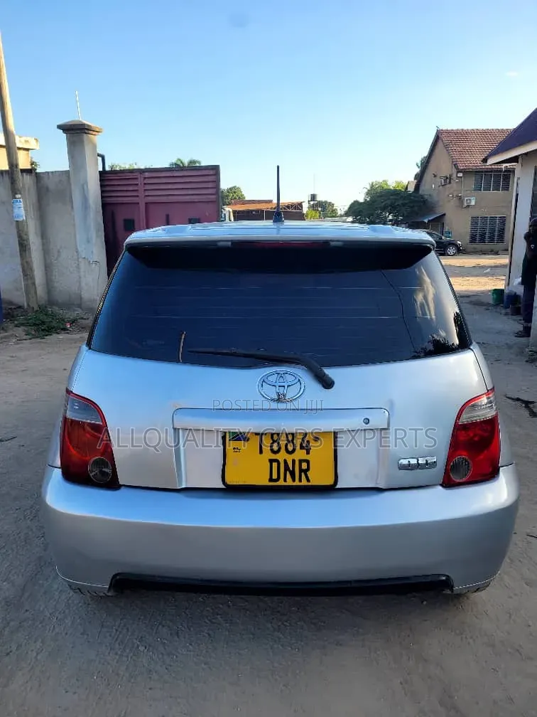 Toyota IST 2006