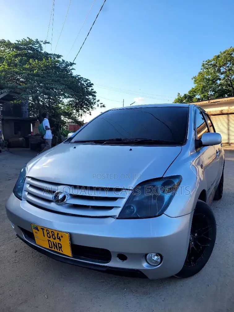 Toyota IST 2006