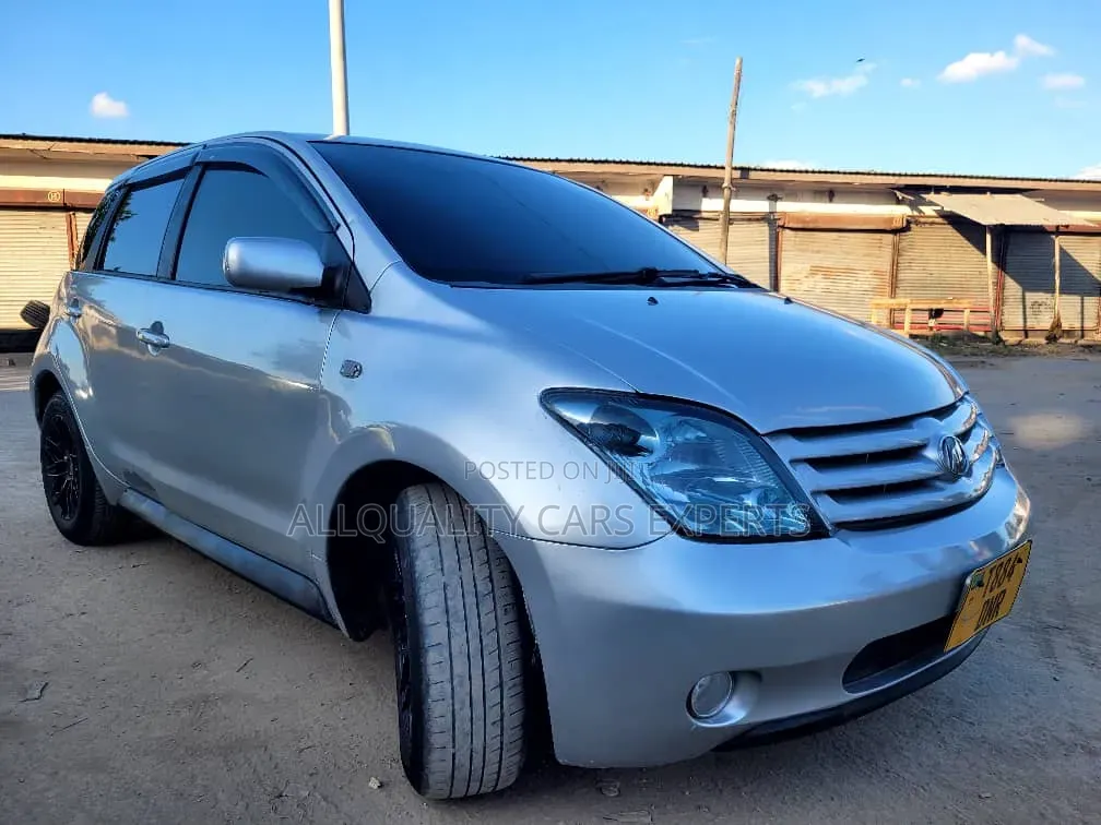 Toyota IST 2006