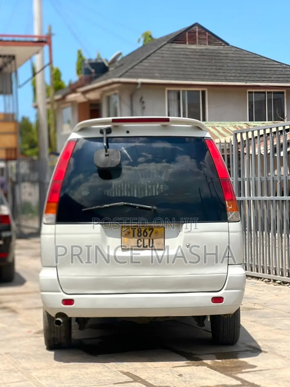 Toyota Noah 2001 White