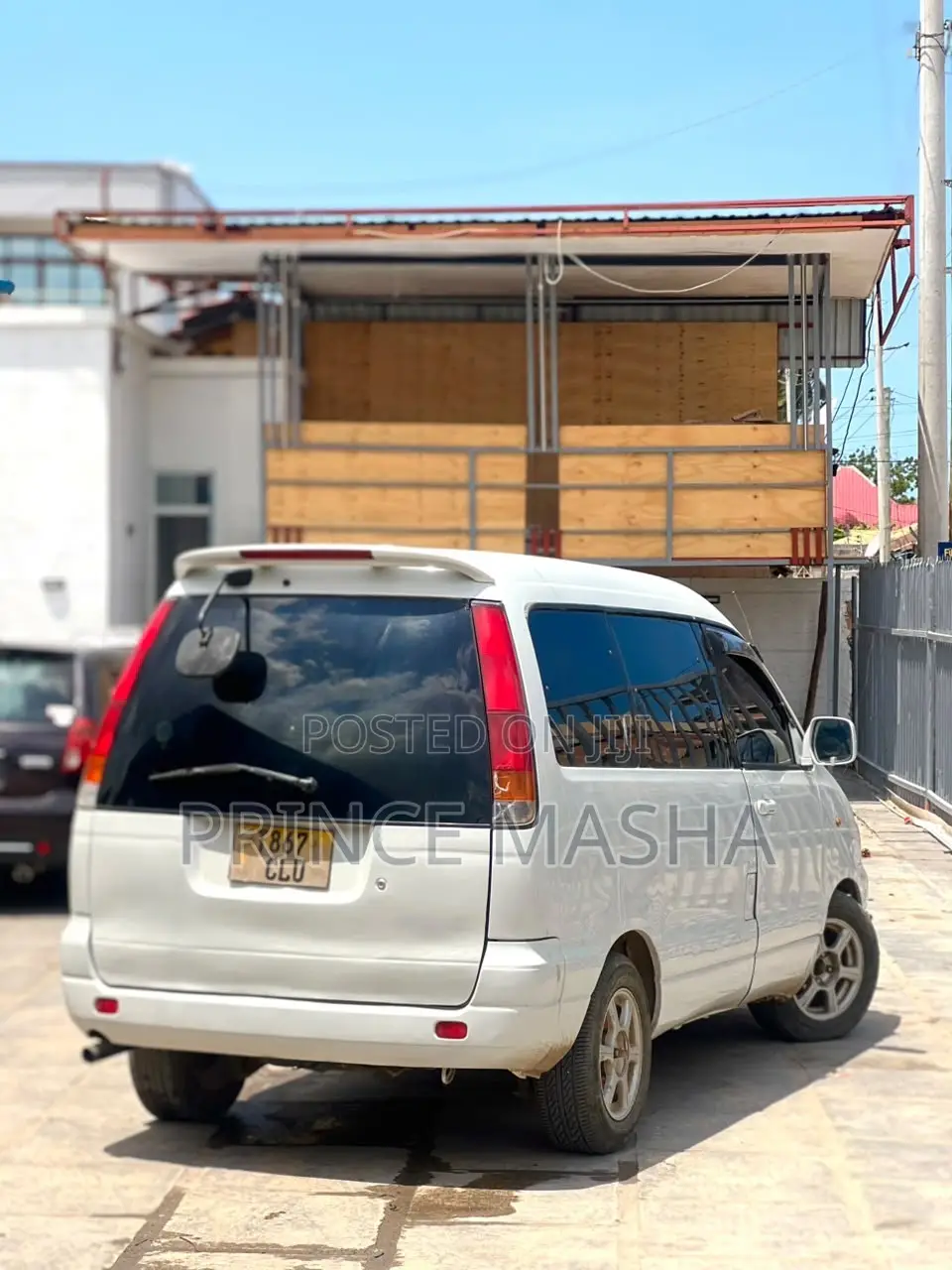 Toyota Noah 2001 White