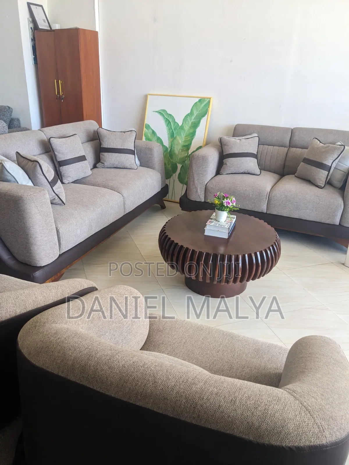 Sofa Set Ipo Tayari
