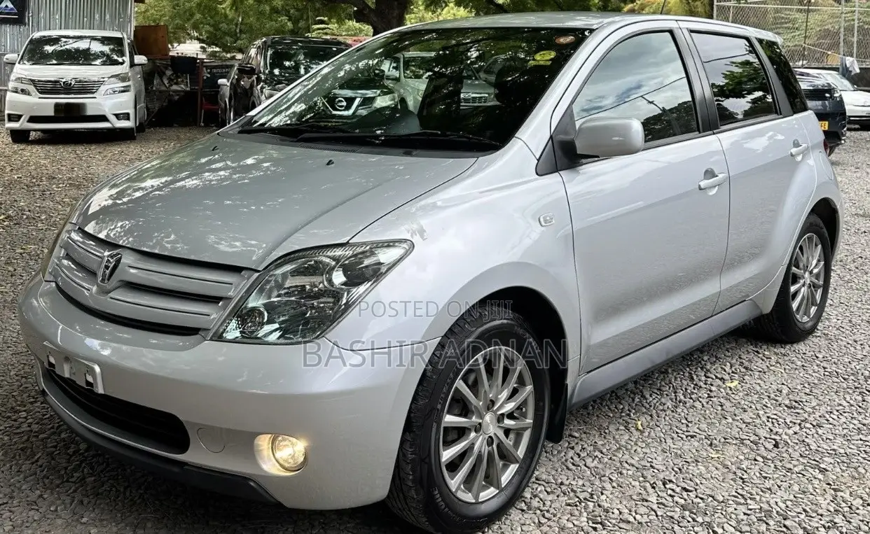 Toyota IST 2003 Silver
