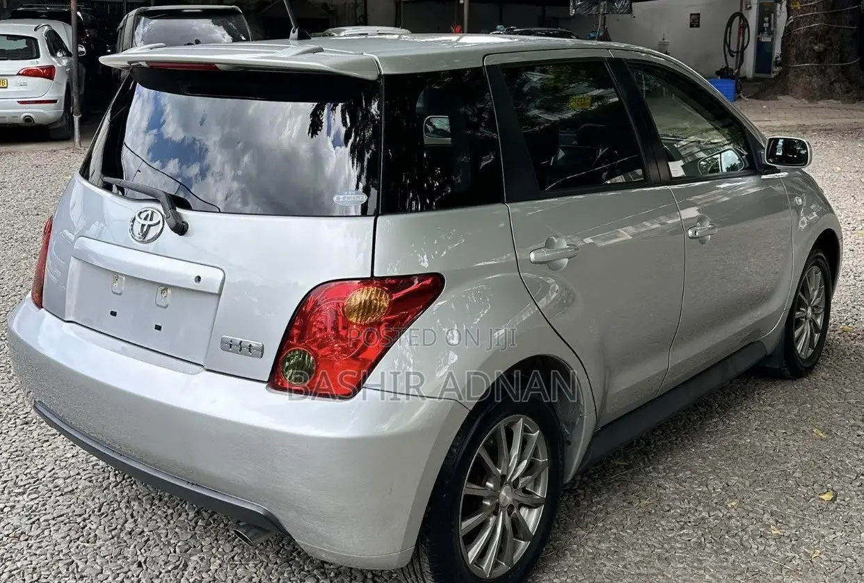 Toyota IST 2003 Silver