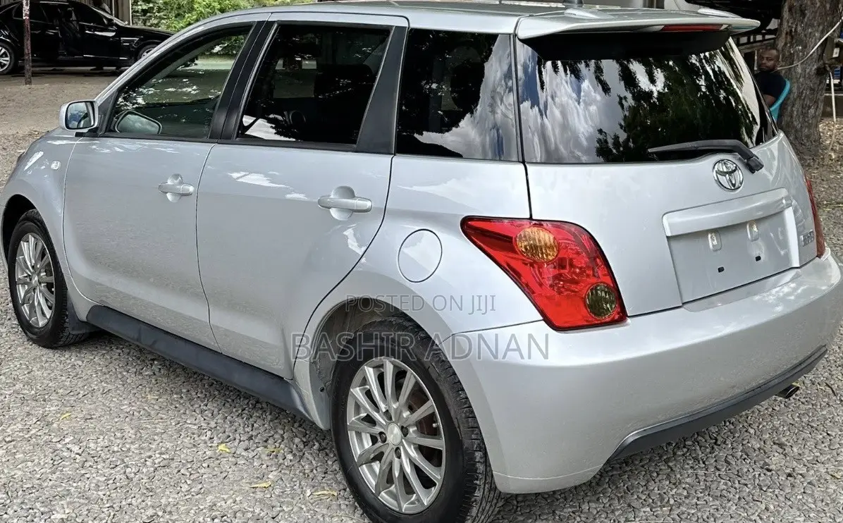 Toyota IST 2003 Silver