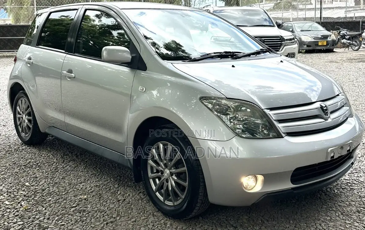 Toyota IST 2003 Silver