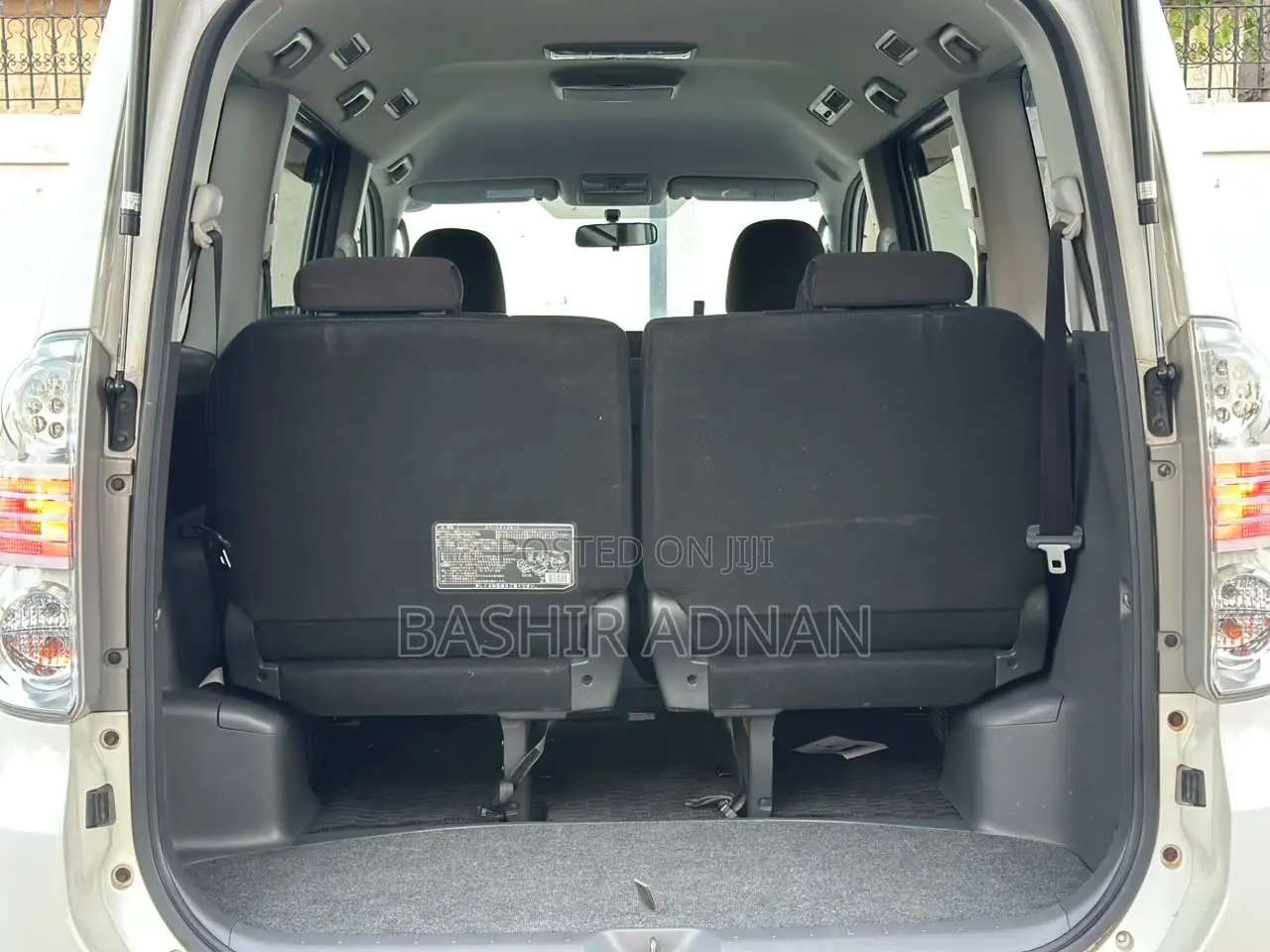 Toyota Voxy 2009 White
