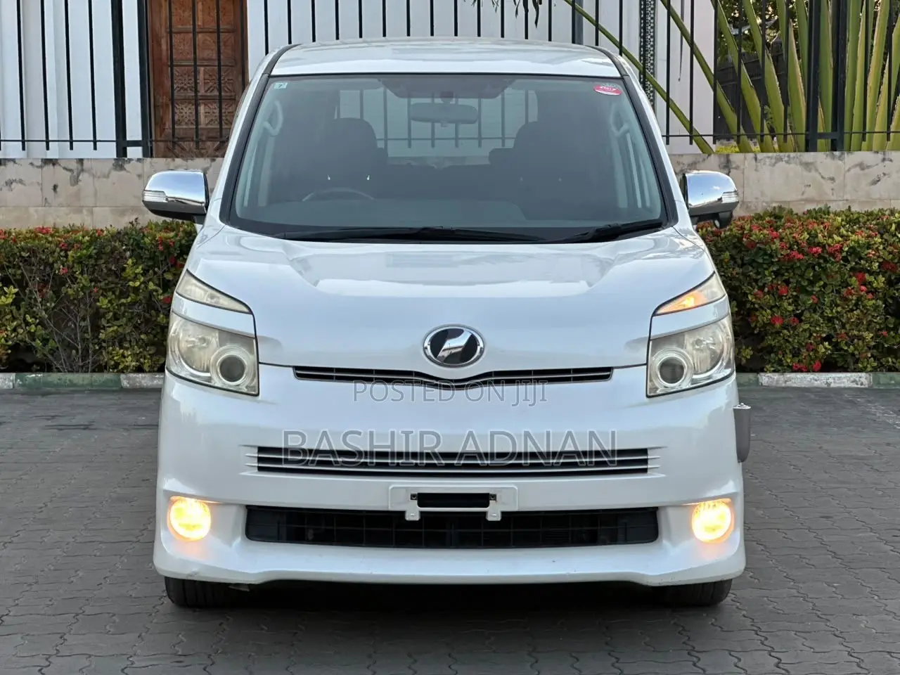 Toyota Voxy 2009 White