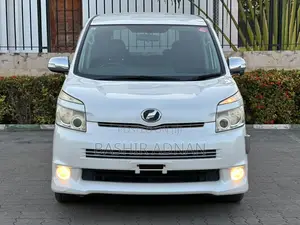 Toyota Voxy 2009 White