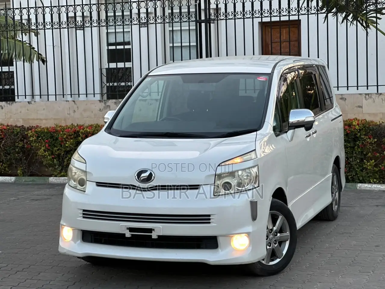 Toyota Voxy 2009 White
