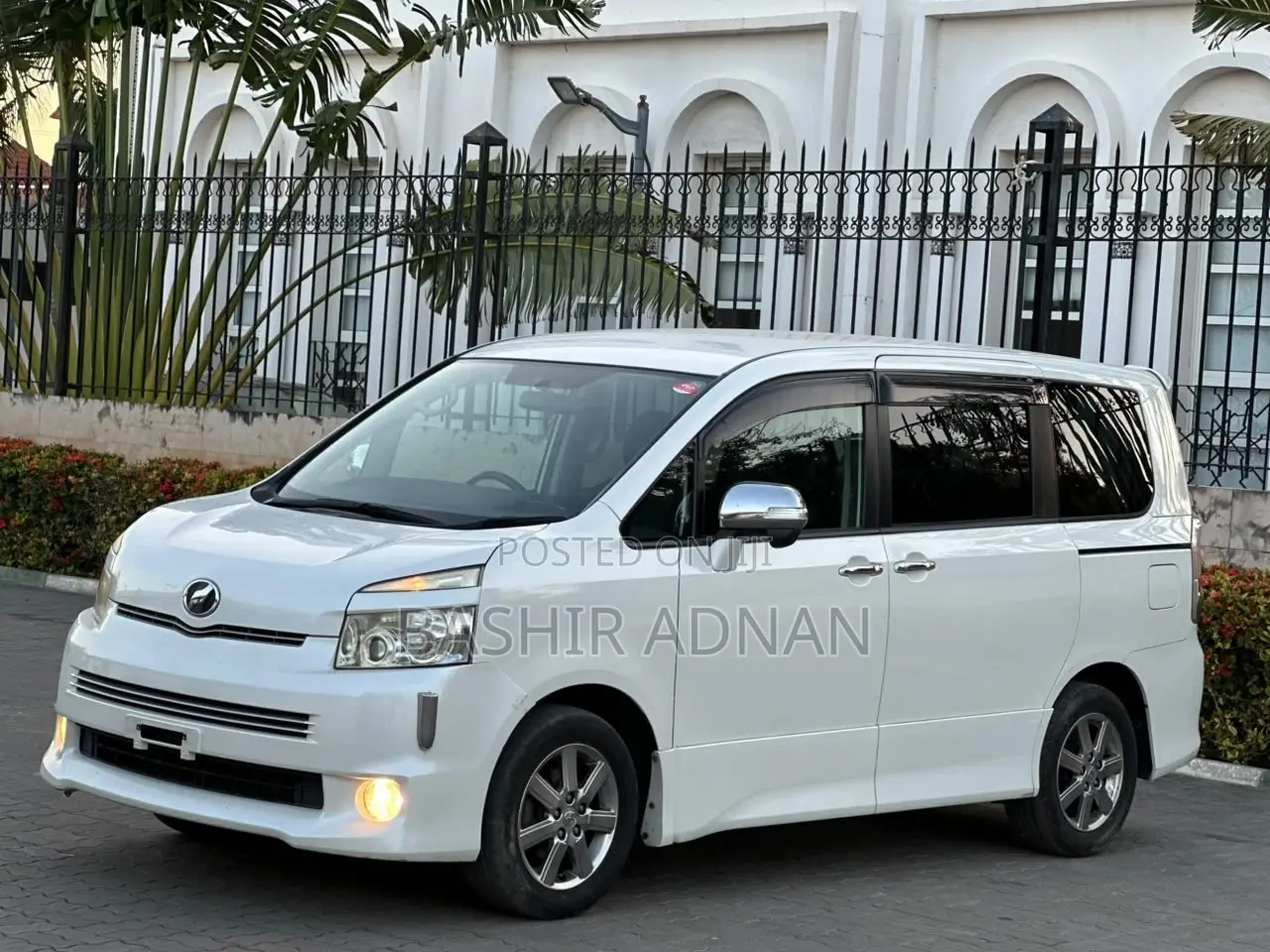 Toyota Voxy 2009 White