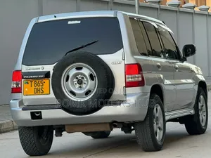 Mitsubishi Pajero 2001 Silver