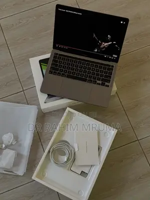 Laptop Apple MacBook Pro 2022 M2 16GB Intel Core i7 SSD 256GB