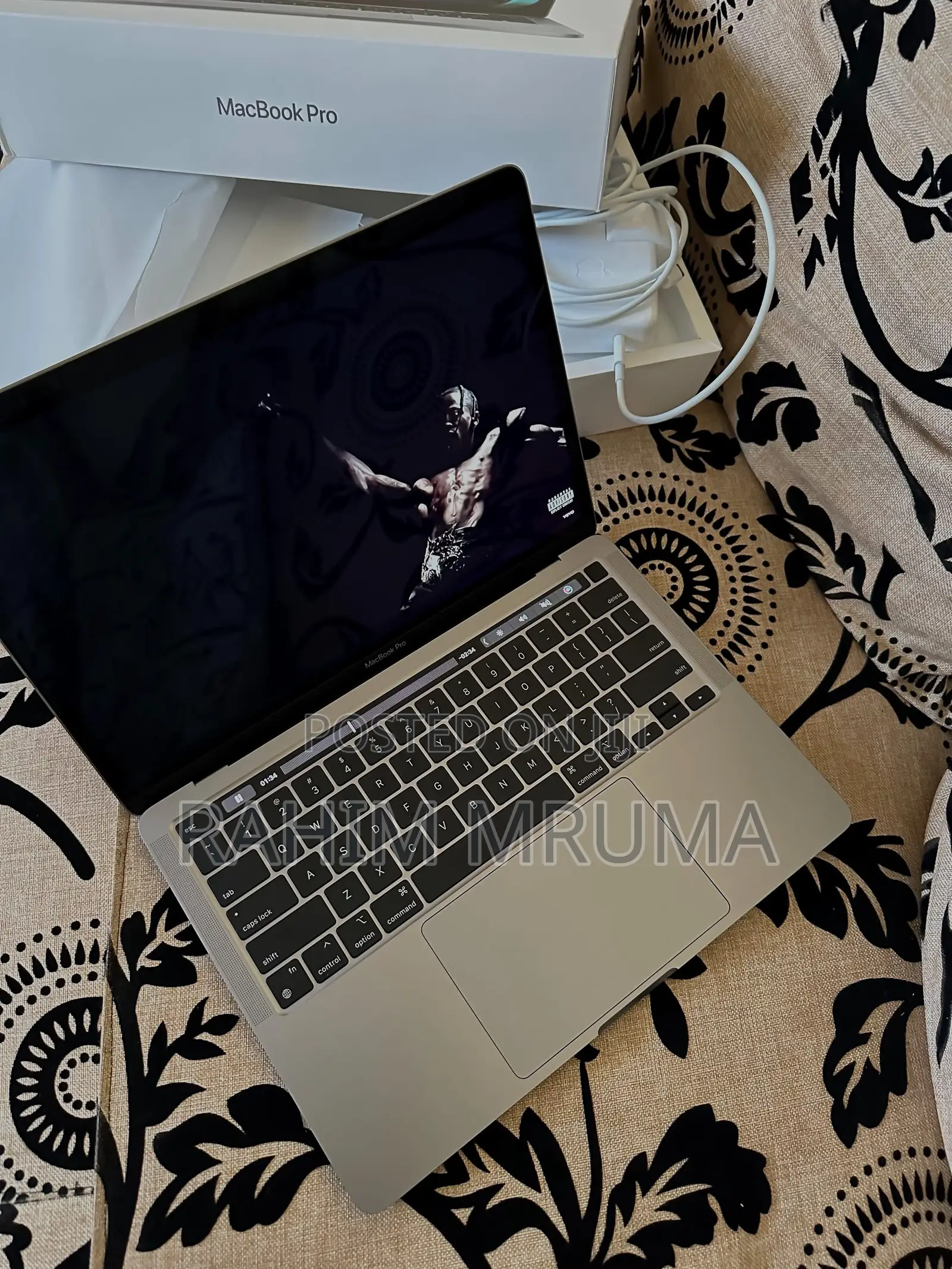Laptop Apple MacBook Pro 2022 M2 16GB Intel Core i7 SSD 256GB