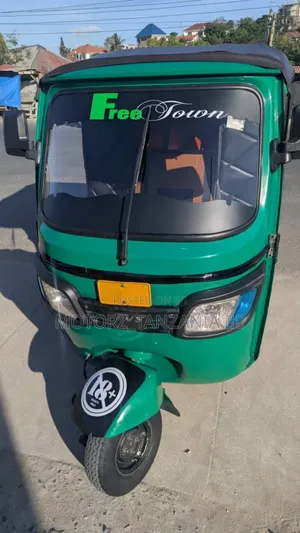 TVS King Deluxe Plus iTouch Start 2025 Green