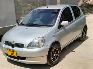 Toyota Vitz 2003 Silver