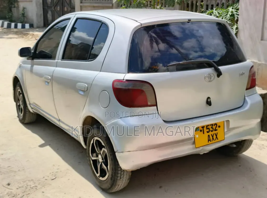 Toyota Vitz 2003 Silver
