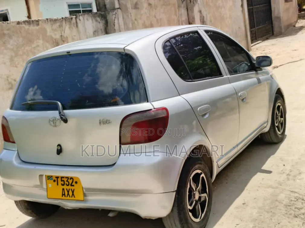 Toyota Vitz 2003 Silver