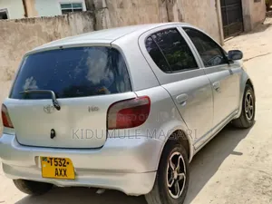 Toyota Vitz 2003 Silver