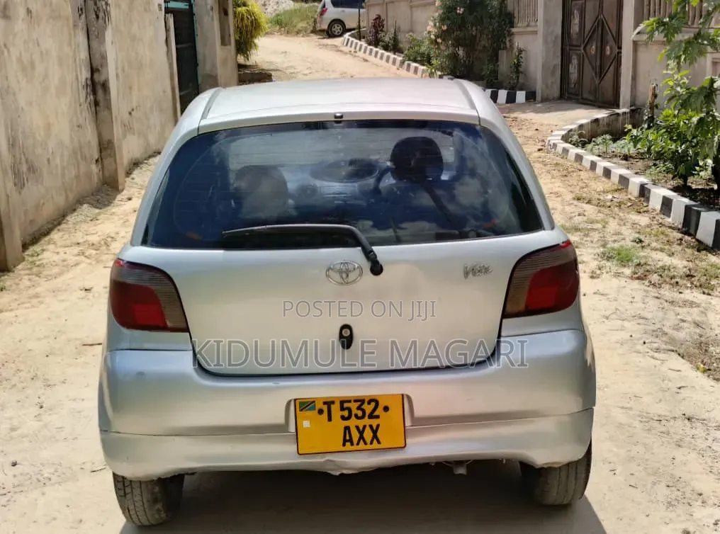 Toyota Vitz 2003 Silver