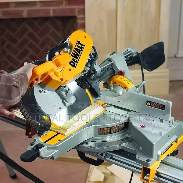 Dewalt Mitre Saw 1675W 12"