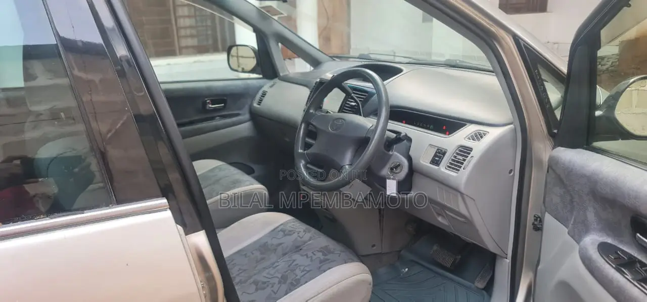 Toyota Nadia 1999 Silver