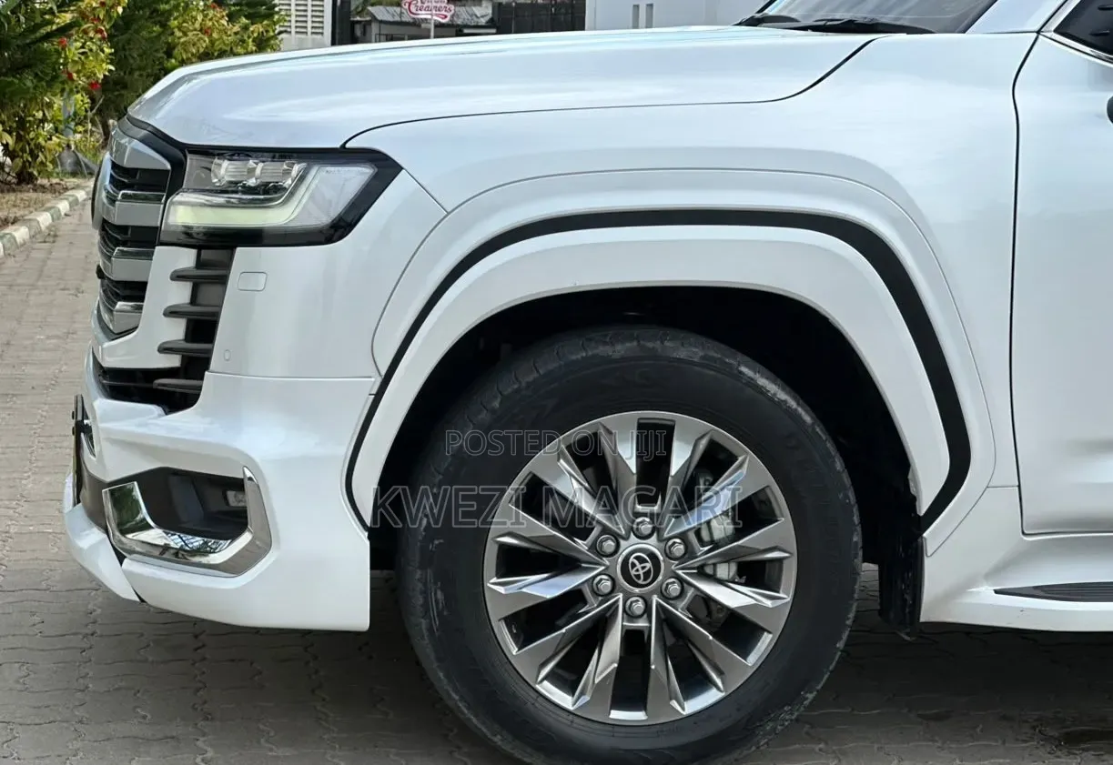 Toyota Land Cruiser 2023 White