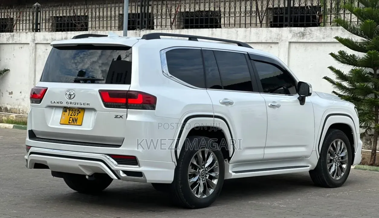 Toyota Land Cruiser 2023 White