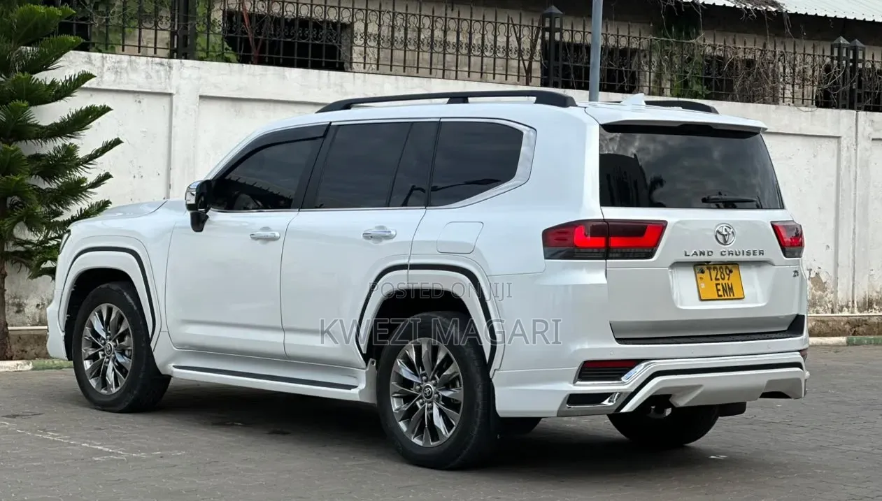 Toyota Land Cruiser 2023 White