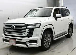 Toyota Land Cruiser LC300 2023 White