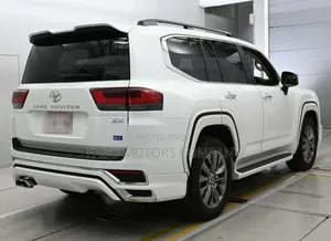 Toyota Land Cruiser LC300 2023 White